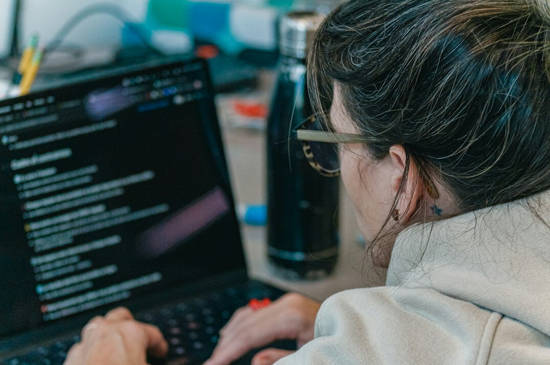 student learning programming online